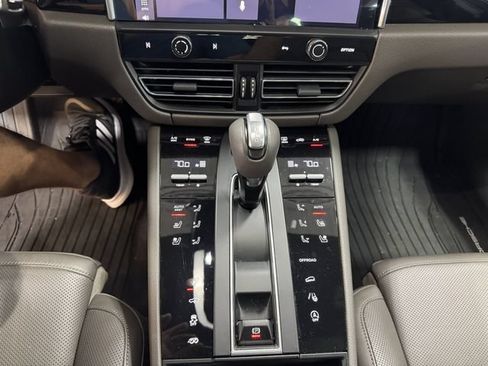 Used 2023 Porsche Macan S AWD/4WD image 21
