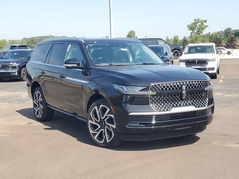 New 2027 Lincoln Navigator Reserve AWD/4WD image 1