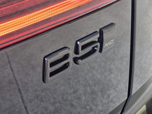 New 2026 Volvo XC60 B5 Ultra w/ Protection Package Premier image 14