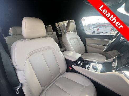 Used 2023 Jeep Grand Cherokee L Limited image 13
