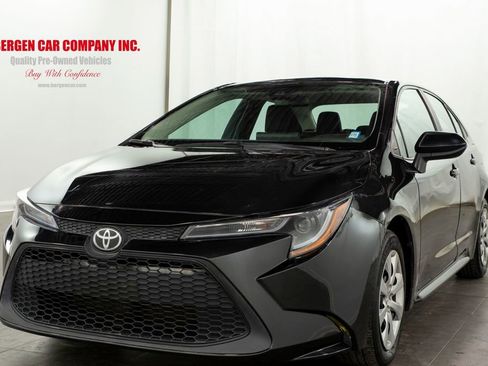 Used 2022 Toyota Corolla LE image 4