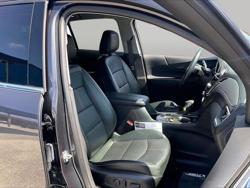 Used 2022 Chevrolet Equinox Premier FWD image 8