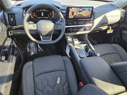 New 2026 Nissan Pathfinder Platinum image 5