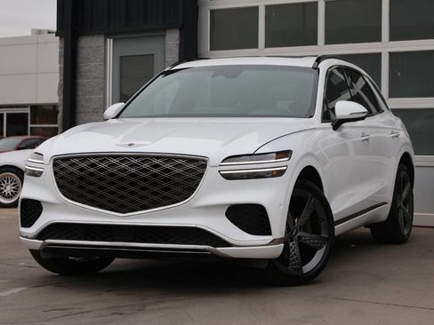 Used 2022 Genesis GV70 3.5T Sport w/ Sport Prestige Package image 3