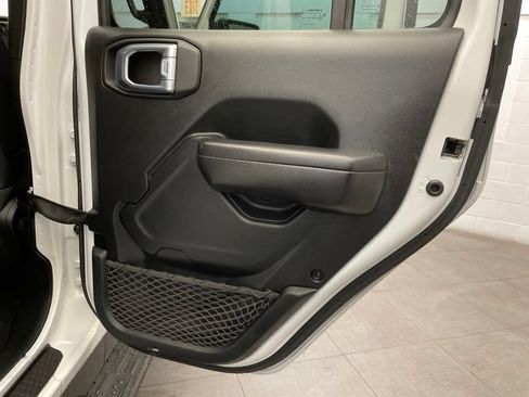 Used 2021 Jeep Wrangler Unlimited Rubicon AWD/4WD image 24