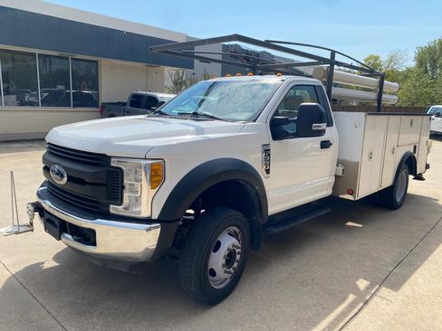 Used 2017 Ford F550 2WD Regular Cab Super Duty image 8