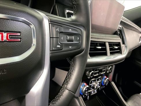 Used 2023 GMC Yukon XL SLT AWD/4WD image 25