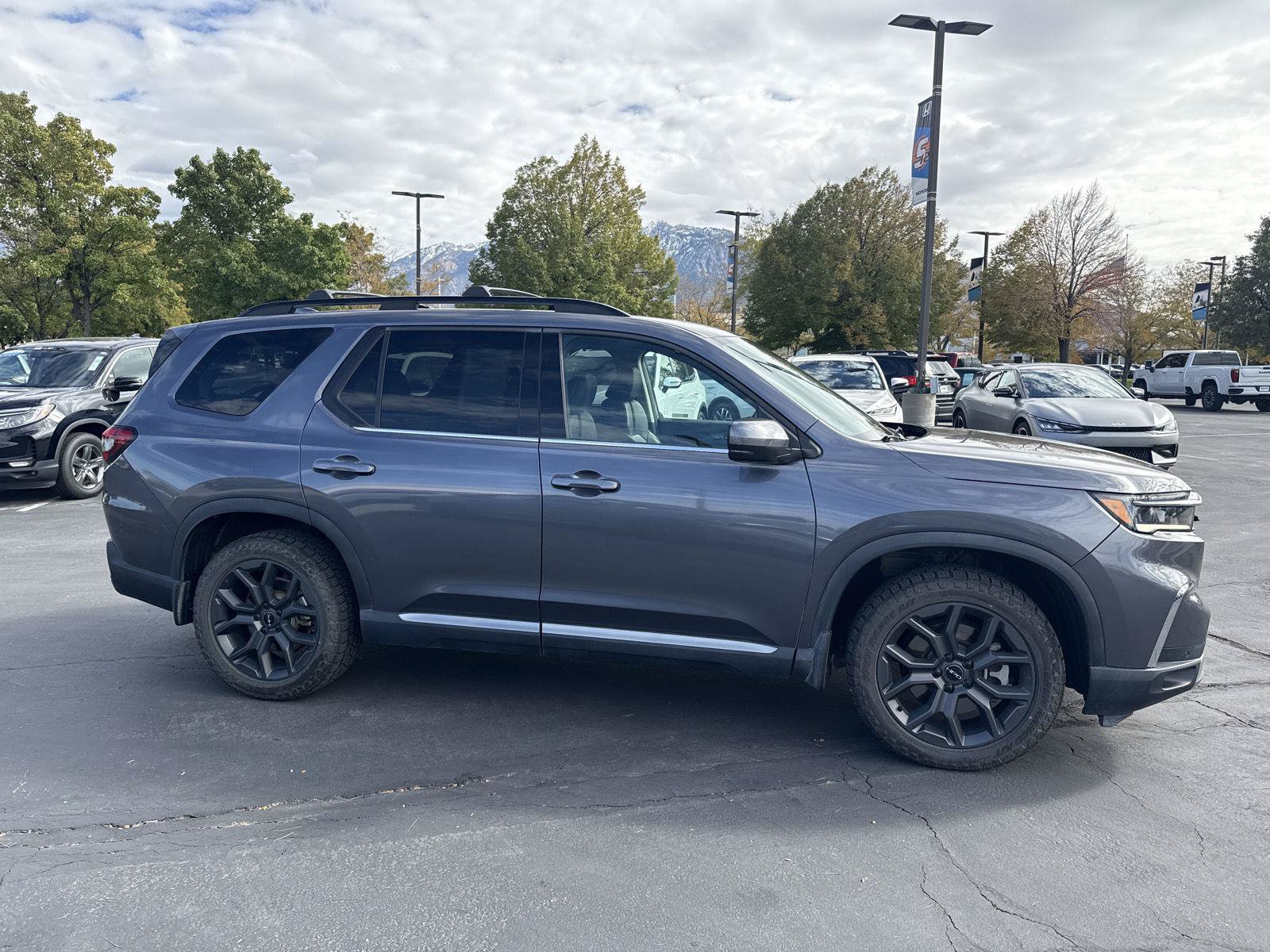 Used 2024 Honda Pilot Touring image 3