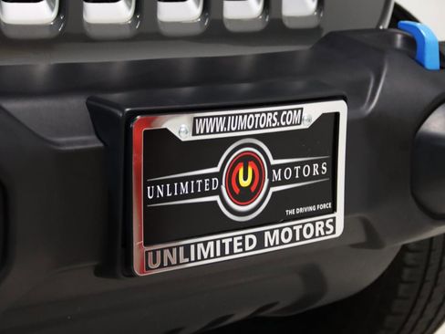 Used 2022 Jeep Wrangler Unlimited Sahara w/ Cold Weather Group image 35