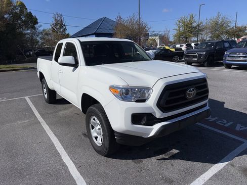 Used 2020 Toyota Tacoma SR image 4