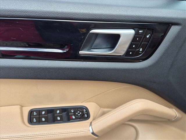 Used 2019 Porsche Cayenne AWD/4WD image 15