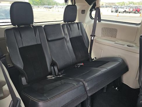 Used 2018 Dodge Grand Caravan SXT image 13