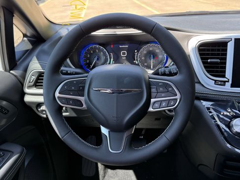 New 2026 Chrysler Pacifica Select image 19