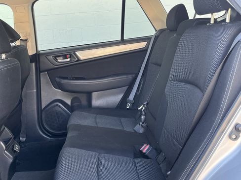 Used 2019 Subaru Outback 2.5i Premium image 12