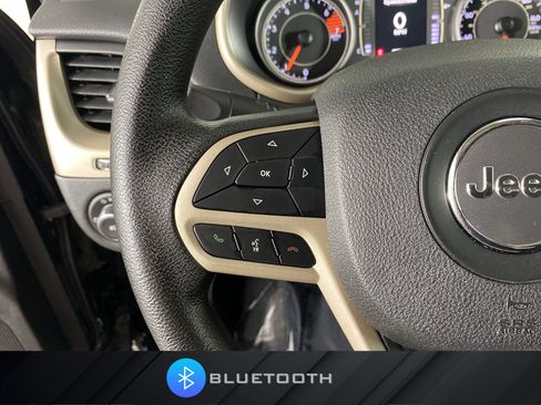 Used 2018 Jeep Cherokee Latitude w/ Safety Group AWD/4WD image 21