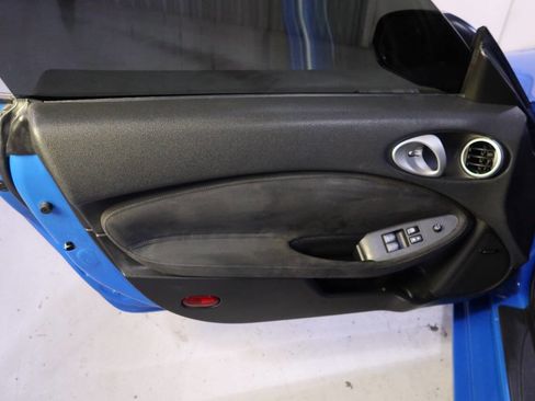 Used 2009 Nissan 370Z Touring w/ Sport Pkg image 17