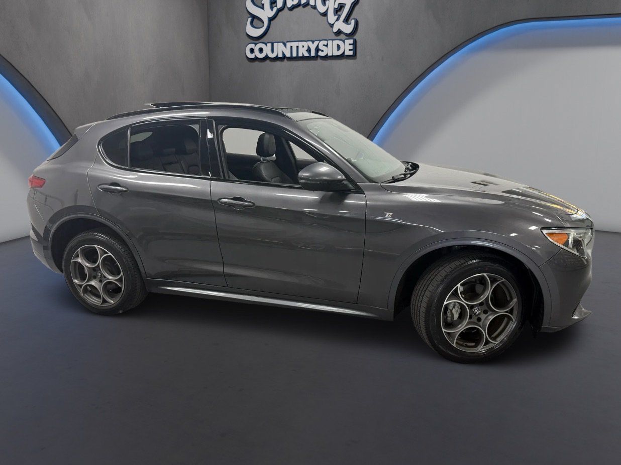 Certified 2023 Alfa Romeo Stelvio Ti AWD/4WD image 3