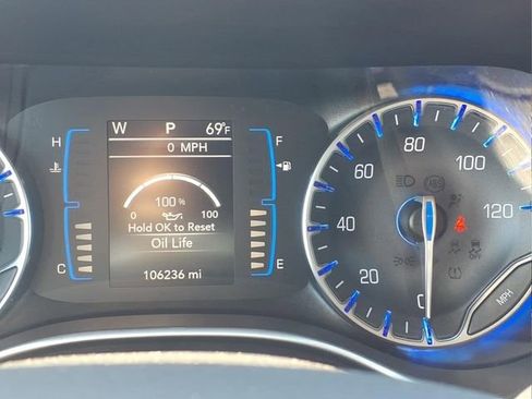 Used 2019 Chrysler Pacifica Touring-L FWD image 19