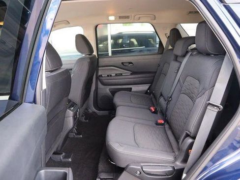 Used 2025 Nissan Pathfinder SV AWD/4WD image 10