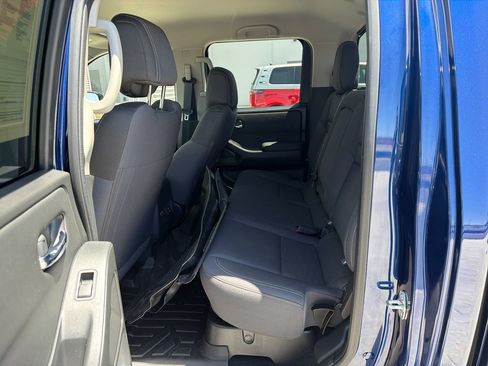Used 2023 Nissan Frontier SV w/ Technology Package AWD/4WD image 12
