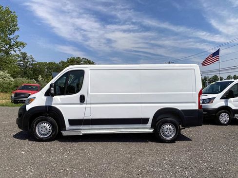 Used 2025 RAM ProMaster 2500 w/ U-Haul Equipment Group FWD image 8