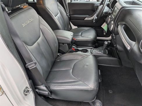 Certified 2016 Jeep Wrangler Unlimited Sahara w/ Dual Top Group image 22