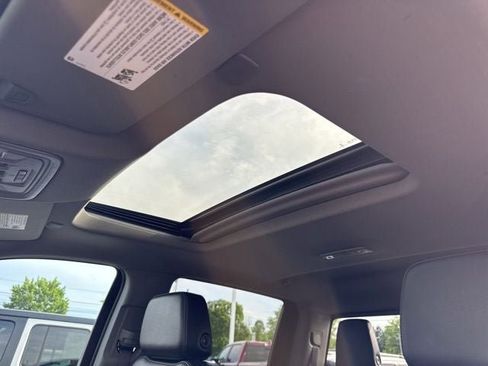 Used 2023 GMC Sierra 1500 SLT AWD/4WD image 16