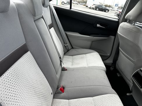Used 2014 Toyota Camry L image 11