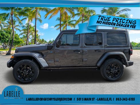 Used 2025 Jeep Wrangler Unlimited Sahara w/ Safety Group AWD/4WD image 6