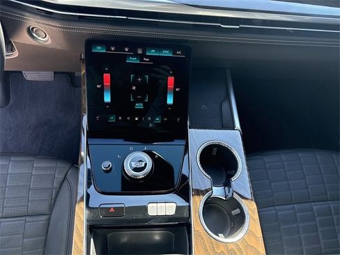 Certified 2025 Cadillac Escalade ESV Premium Luxury Platinum w/ LPO, Floor Liner Package image 4