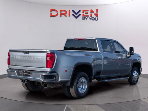 Used 2025 Chevrolet Silverado 3500 LTZ w/ LTZ Convenience Package image 6