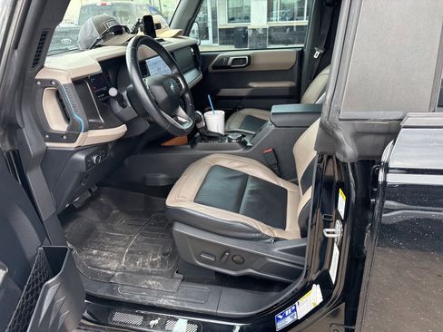 Used 2022 Ford Bronco Wildtrak image 5