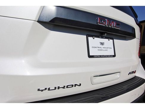 Used 2024 GMC Yukon AT4 w/ Technology Package image 30