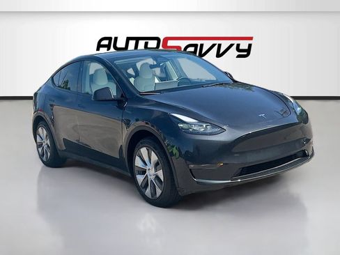 Used 2024 Tesla Model Y Long Range RWD image 1