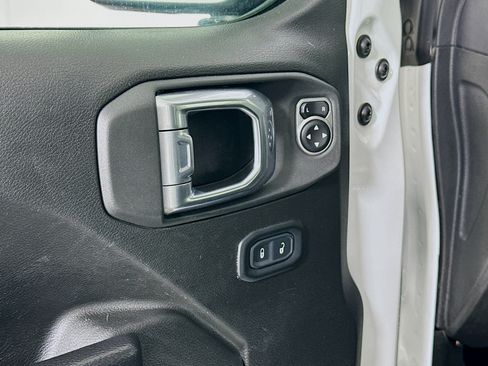 Used 2024 Jeep Wrangler Unlimited Rubicon 4xe AWD/4WD image 15