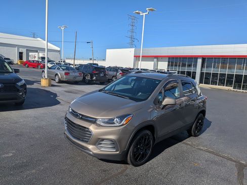 Used 2022 Chevrolet Trax LT w/ Sport Edition image 5