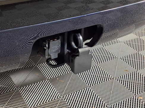 Used 2023 Land Rover Discovery HSE R-Dynamic image 17