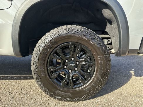 Used 2024 Chevrolet Silverado 1500 ZR2 w/ Technology Package image 32