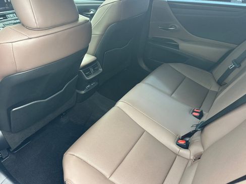 Used 2025 Lexus ES 350 w/ Premium Package FWD image 13