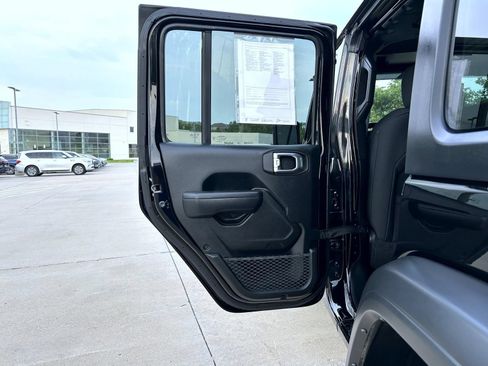 Used 2022 Jeep Wrangler Unlimited Sport AWD/4WD image 20