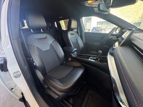 Used 2025 Jeep Compass Trailhawk AWD/4WD image 35