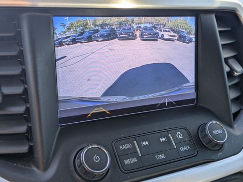 Used 2019 GMC Acadia SLT FWD image 18