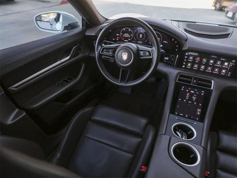 Certified 2022 Porsche Taycan 4 Cross Turismo image 32