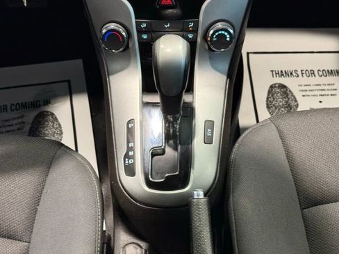 Used 2016 Chevrolet Cruze LT w/ Technology Package image 18