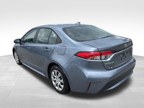 Used 2021 Toyota Corolla LE FWD image 3