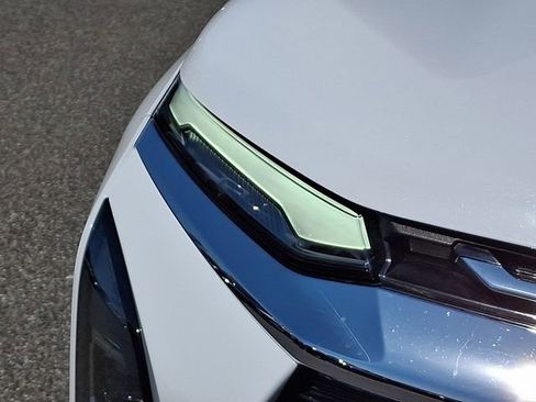 Used 2025 Chevrolet Equinox LT image 28