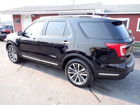 Used 2018 Ford Explorer Platinum AWD/4WD image 4