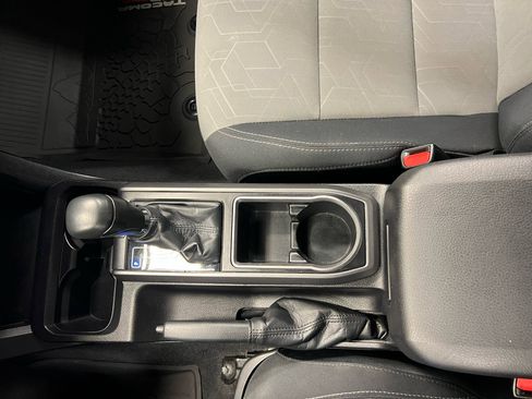 Used 2022 Toyota Tacoma TRD Off-Road w/ Technology Package image 22