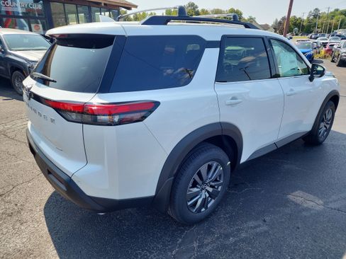 New 2025 Nissan Pathfinder SV image 8