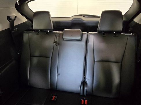 Used 2024 Toyota Highlander LE image 9